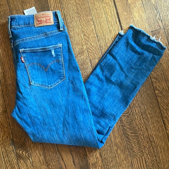 Levi’s Slimming Skinny Jeans with Rips - Picture 1 of 5